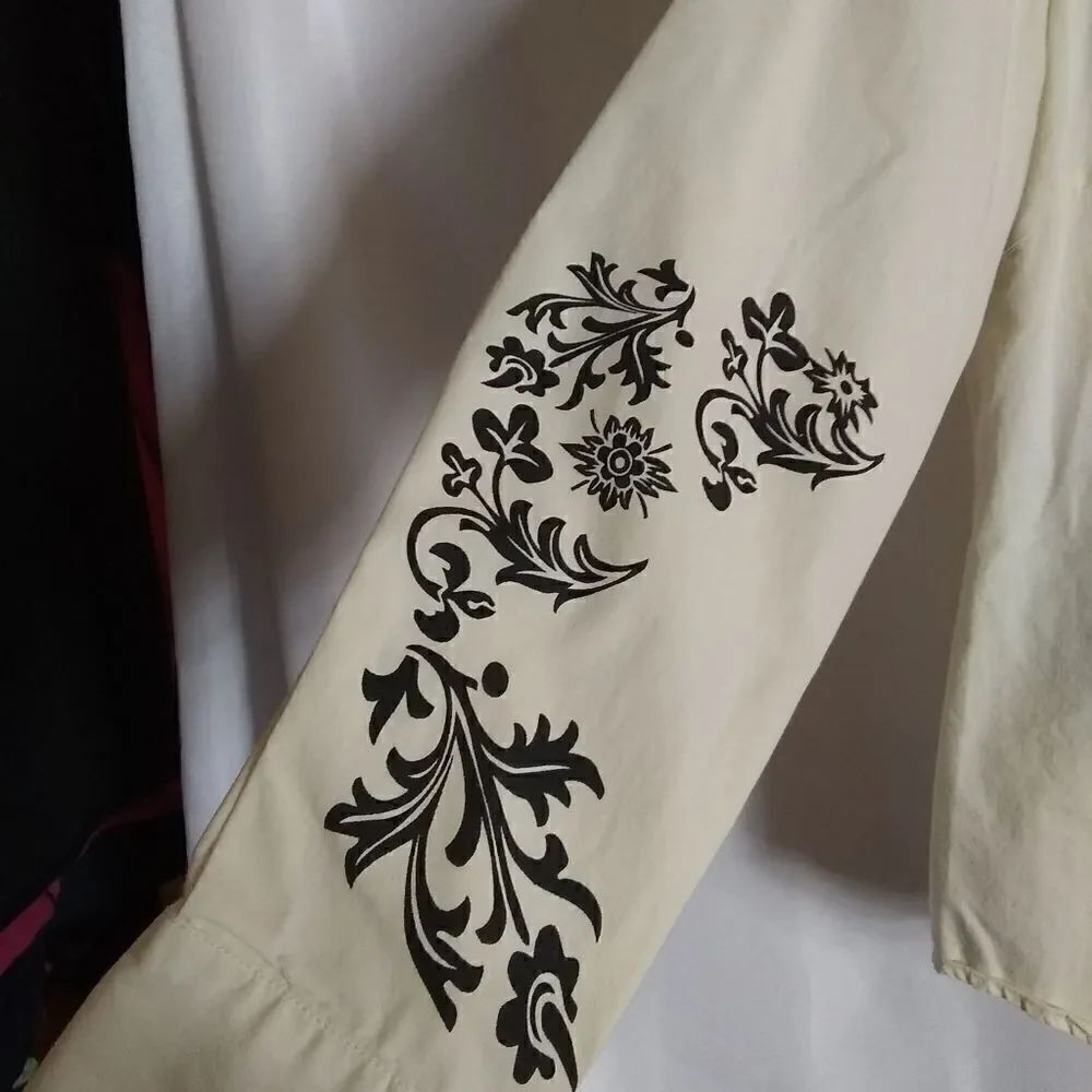 Disney blouse  - Picture 4 of 7